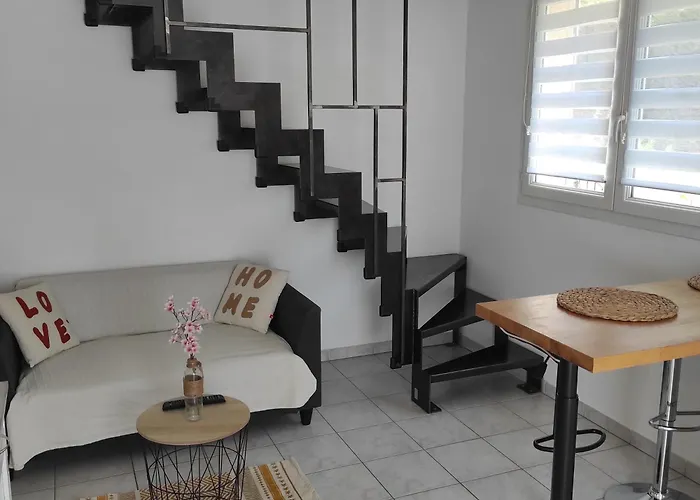 Duplex 24m2 Classé 2 étoiles à 2km D'aubenas Appartement *